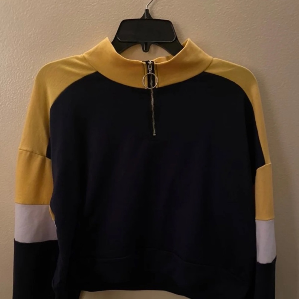 Forever 21 crewneck - Picture 3 of 3